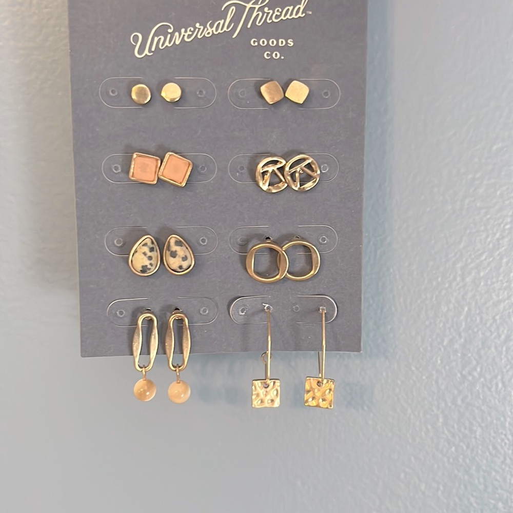Universal Thread earring set. Nicole free.